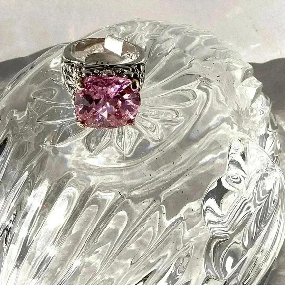Pink cubic cocktail ring 18kGE marked size 6 and 8 - Picture 5 of 5